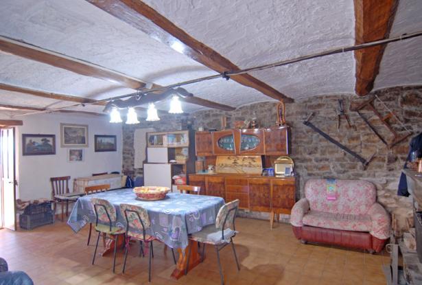 HOUSE WITH GARDEN AND PANORAMIC VIEW HOUSE WITH GARDEN AND PANORAMIC VIEW