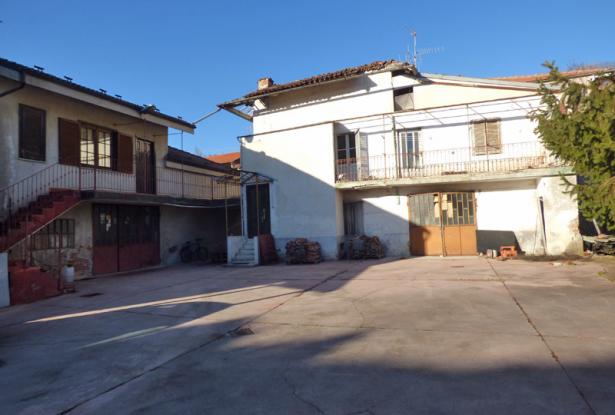 House and Production Space for Sale in Dogliani House and Production Space for Sale in Dogliani