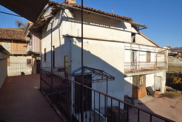 House and Production Space for Sale in Dogliani House and Production Space for Sale in Dogliani