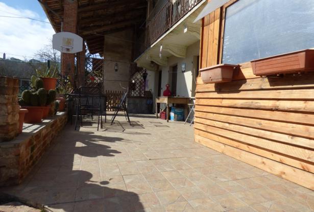 Farmhouse with 15000 sq m of land - LQT003