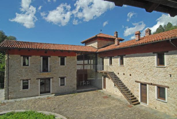Restored Langhe Country House with a Chapel and Park - NLB033