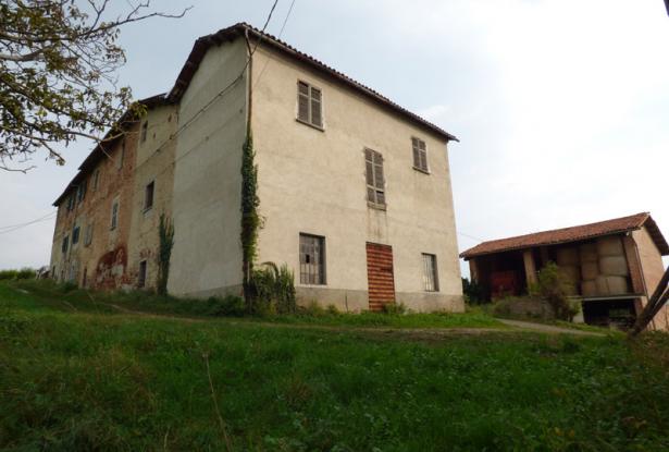 Farm houses with land in south Piedmont - VCF002