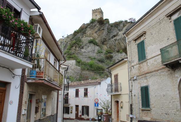 Stone, partially renovated town house with 15sqm terrace, garden and amazing views at the foot of a castle 6