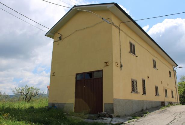 Hill top, detached, 5 bed, 200sqm stone country house, 1km to town, partially renovated, habitable, garden 0