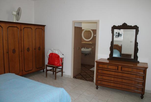 Hill top, detached, 5 bed, 200sqm stone country house, 1km to town, partially renovated, habitable, garden 3