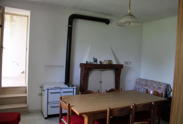 Hill top, detached, 5 bed, 200sqm stone country house, 1km to town, partially renovated, habitable, garden 4