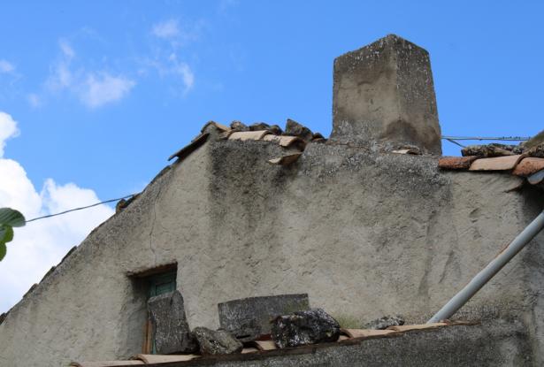Detached ruin of 160sqm and garage with 1000sqm of land 1km from town 3