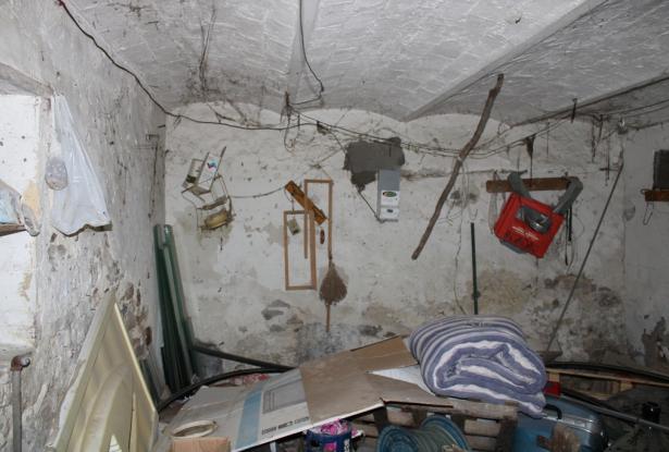 Detached ruin of 160sqm and garage with 1000sqm of land 1km from town 5