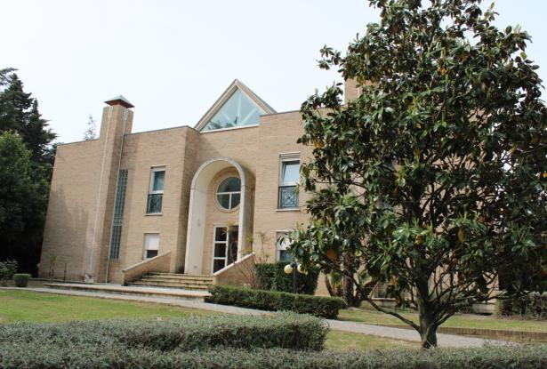 Hill top Villa in a lively town of 900sqm with 4000sqm of building land, amazing mountain views and prestigious finish 0