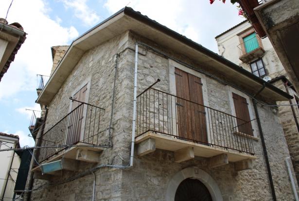 300 year old, vaulted ceilings, stone structure, 2 bed, 2 bath, nicely finished town house 0