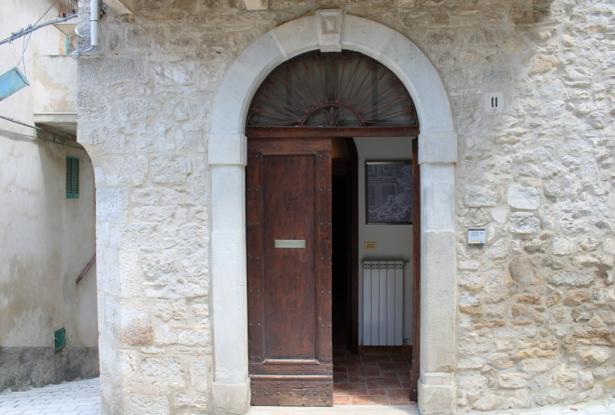 300 year old, vaulted ceilings, stone structure, 2 bed, 2 bath, nicely finished town house 1