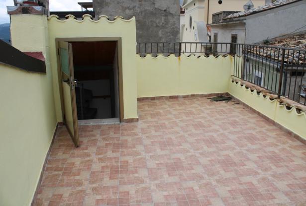 Renovated 4 bed, 200 year old town house, 150sqm with sun terrace 2