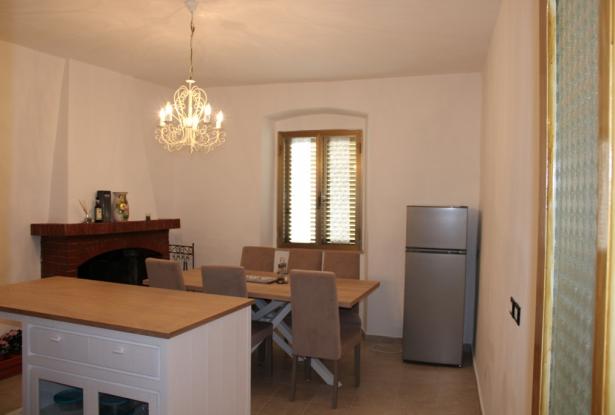 Renovated 4 bed, 200 year old town house, 150sqm with sun terrace 3