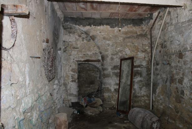 Located in the center of this typical Italian town with 2 beds, two cellars and a new roof 1