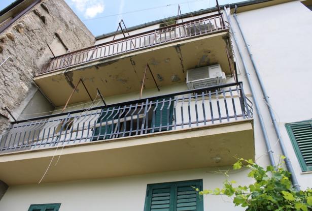Duplex apartment above a stream, stone structure, habitable, 3 beds, amazing open views, background rushing water 7