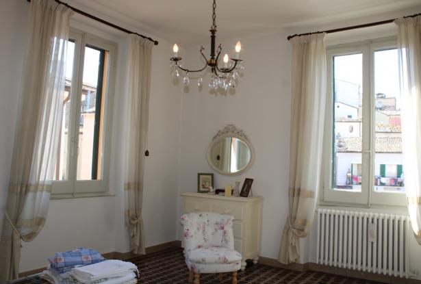 2 bedroom finished apartment in the city center from the 1950s with plenty of original character 4