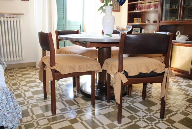 2 bedroom finished apartment in the city center from the 1950s with plenty of original character 5