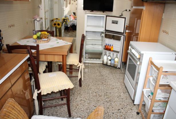 2 bedroom finished apartment in the city center from the 1950s with plenty of original character 7