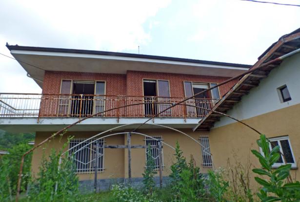 Return to properties Two-Family Home with Garden - BDS001