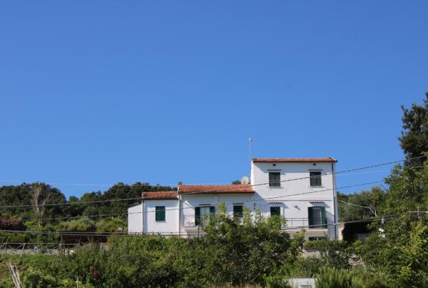 Sea front estate, 300 meters to the beach, recently restored, detached, 8 bedrooms, 2000sqm of garden, garage, private spot amazing sea views 3