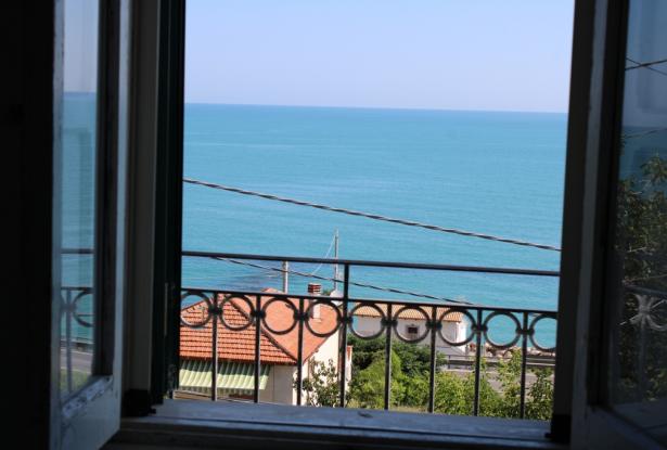 Sea front estate, 300 meters to the beach, recently restored, detached, 8 bedrooms, 2000sqm of garden, garage, private spot amazing sea views 15
