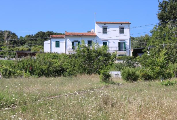 Sea front estate, 300 meters to the beach, recently restored, detached, 8 bedrooms, 2000sqm of garden, garage, private spot amazing sea views 1