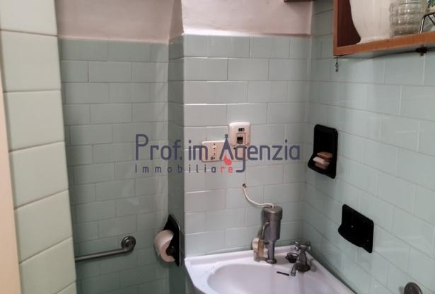 172611 - House in the historic centre in need of renovation 10