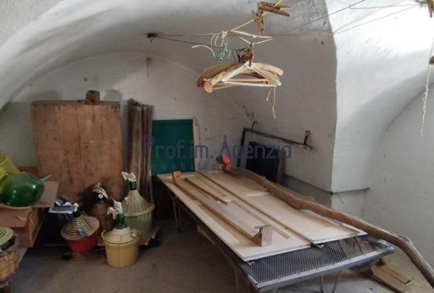 172611 - House in the historic centre in need of renovation 15
