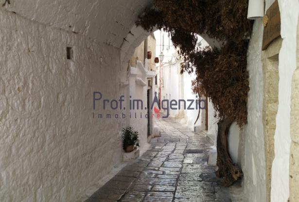 172611 - House in the historic centre in need of renovation 1