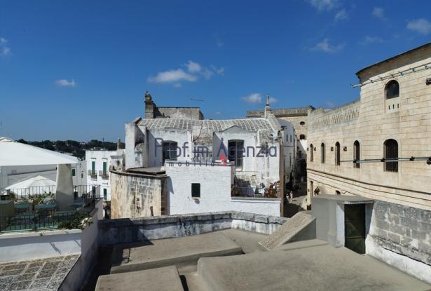 172611 - House in the historic centre in need of renovation 19