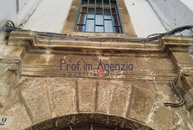 172611 - House in the historic centre in need of renovation 2