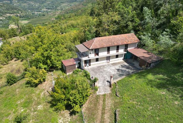 Farmhouse with Views onto the Valley - LVC002