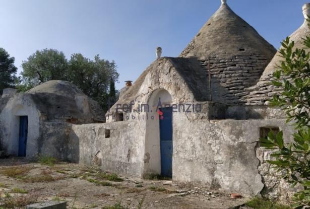 131799 - Trullo and lamia houses complex. 0