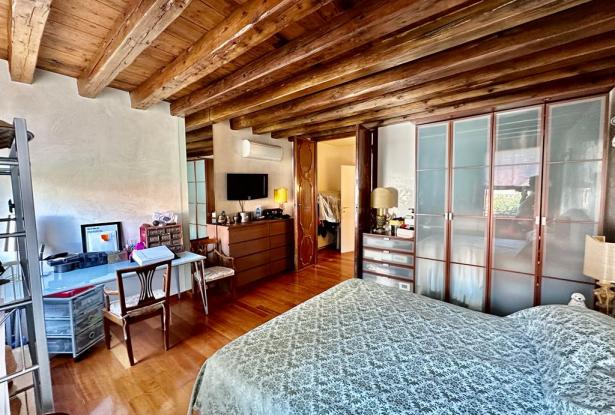 1) Basilica of St. Anthony, charming townhouse with courtyard, terrace and garage. ref.61a 17