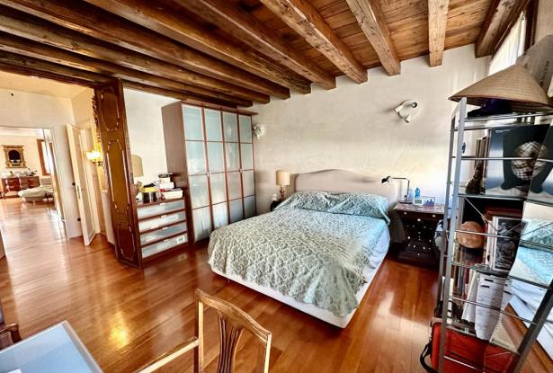 1) Basilica of St. Anthony, charming townhouse with courtyard, terrace and garage. ref.61a 18