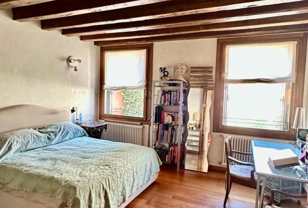 1) Basilica of St. Anthony, charming townhouse with courtyard, terrace and garage. ref.61a 19