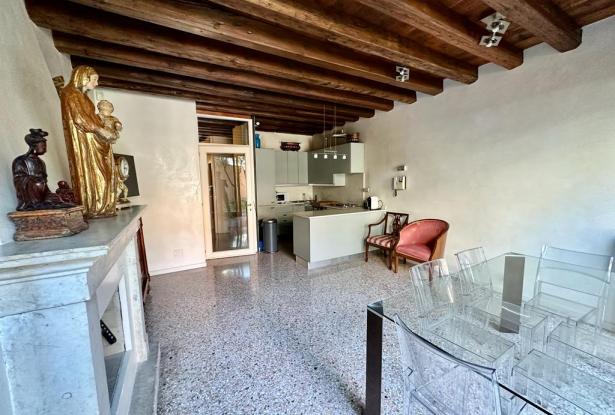 1) Basilica of St. Anthony, charming townhouse with courtyard, terrace and garage. ref.61a 3