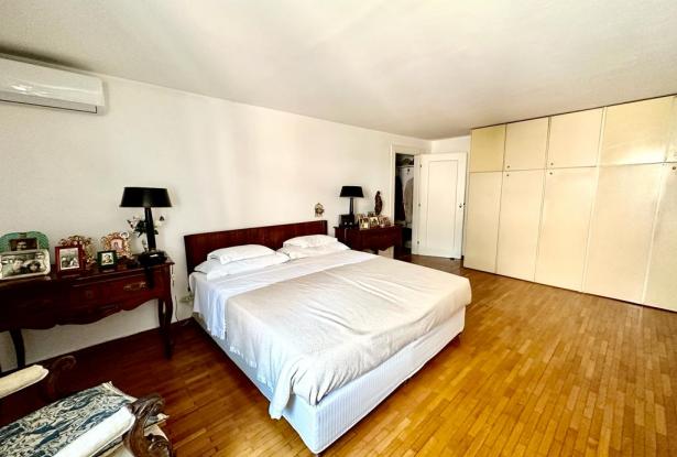 Campo San Lio /Rialto. Refined and charming two bedroom apartment with canal view. Ref. 187c 17