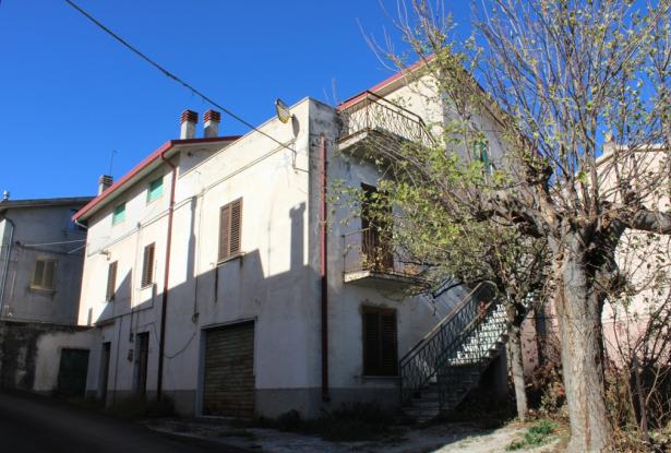 Property for Sale in Civitella Messer Raimondo town Chieti Province, in Abruzzo Central Italy. Property for Sale in Civitella Messer Raimondo town Chieti Province, in Abruzzo Central Italy.