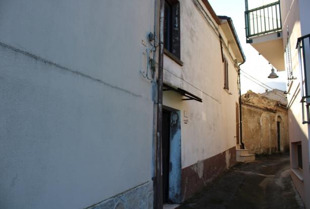 Property for Sale in Civitella Messer Raimondo town Chieti Province, in Abruzzo Central Italy. Property for Sale in Civitella Messer Raimondo town Chieti Province, in Abruzzo Central Italy.