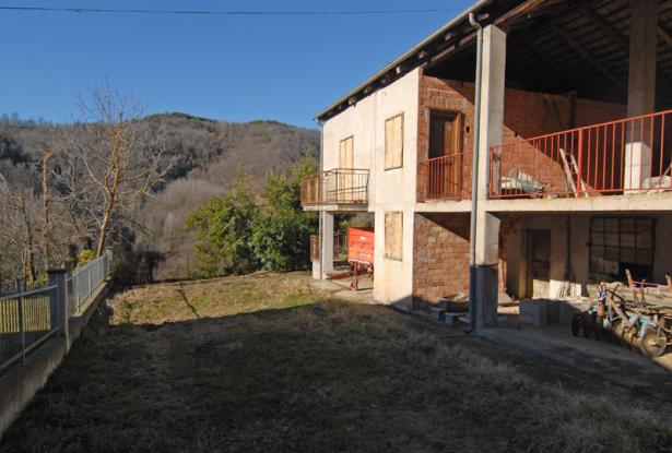 Country House with over 4.5 Hectares of Land in a Hamlet - MZN060 2