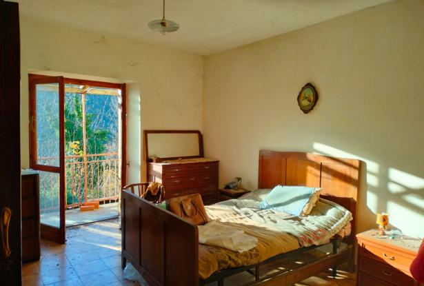 Country House with over 4.5 Hectares of Land in a Hamlet - MZN060 12