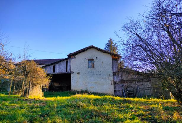 Country House with over 4.5 Hectares of Land in a Hamlet - MZN060 0