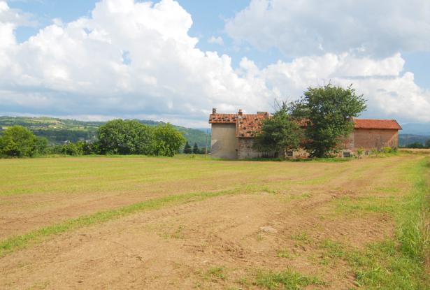 A country house surrounded by over 7 hectares of grounds 0