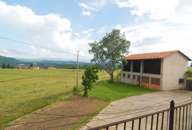 A country house surrounded by over 7 hectares of grounds 15