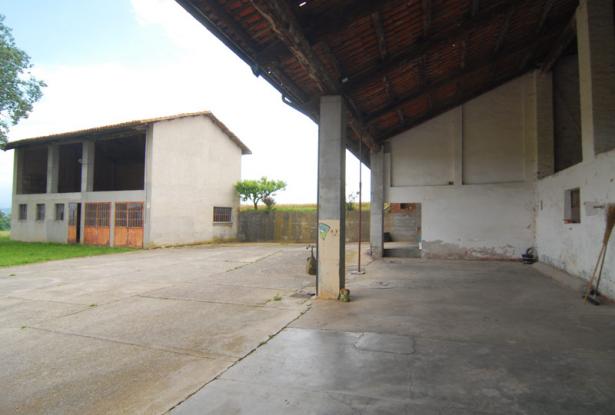 A country house surrounded by over 7 hectares of grounds 18