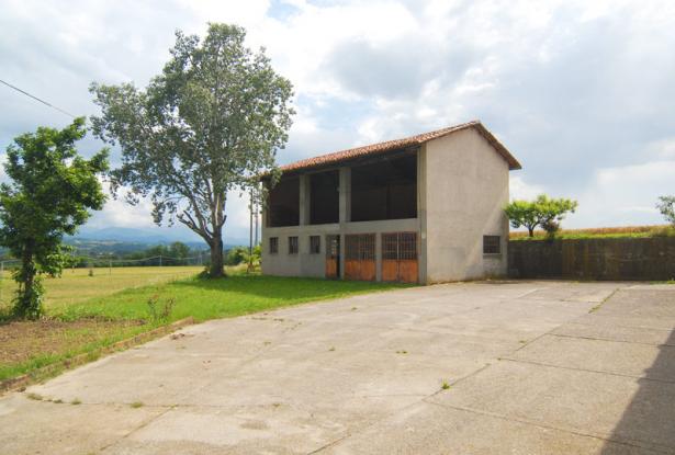 A country house surrounded by over 7 hectares of grounds 3