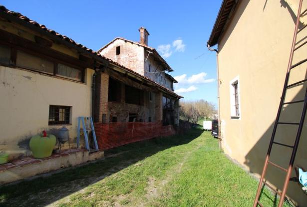 Ancient Country House in the Hills Surrounding the South Piemontese Town of Mondovì 3