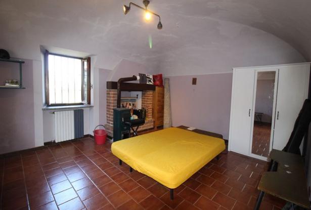 Ancient Country House in the Hills Surrounding the South Piemontese Town of Mondovì 11