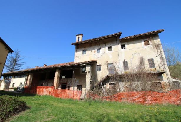 Ancient Country House in the Hills Surrounding the South Piemontese Town of Mondovì 15